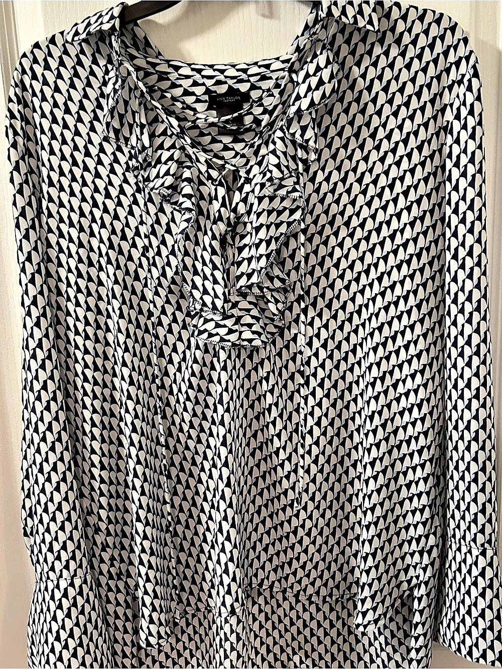 Ann Taylor Factory Geometric Blouse in Blue & White Like New